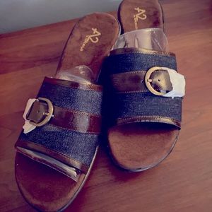 Aerosoles A2 comfort slides. Navy denim New in box